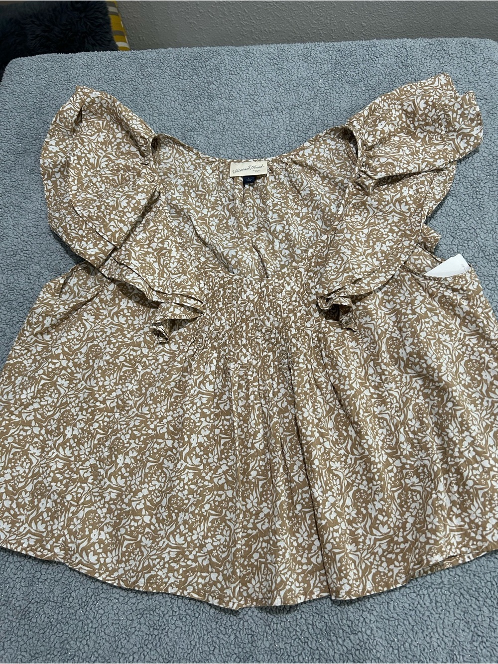 Universal Thread Beige Floral Ruffle Blouse